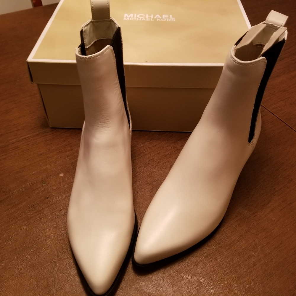 NIB Michael Kors Women's White Ankle Boots in Original Box. Size 7.5